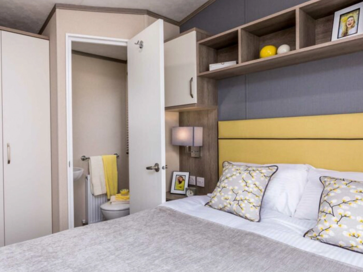 Pemberton Regent Master Bedroom Ensuite - Osea Leisure - Holiday Homes For Sale
